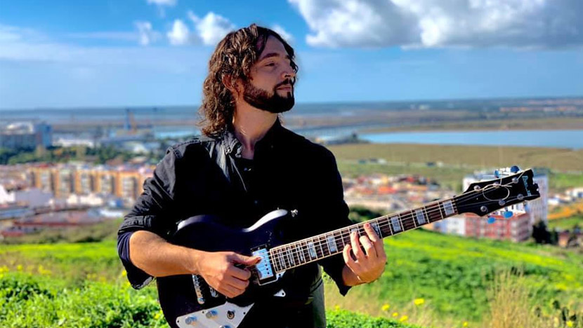 Cristian de Moret presenta Caballo Rojo en su Huelva